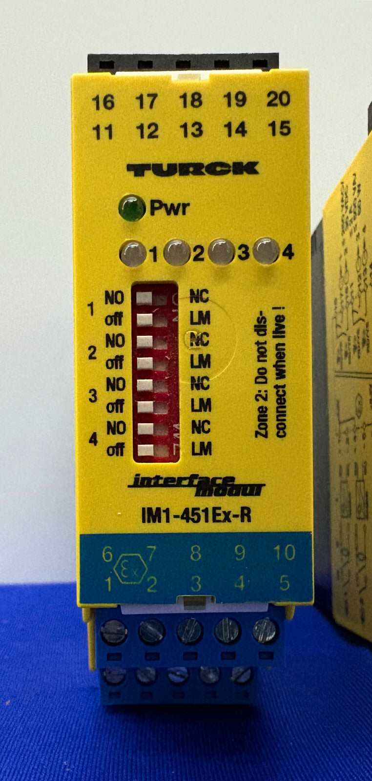 TURCK IM1-451Ex-R ISOLATING SWITCHING AMPLIFIER 4-CH LED INDICATOR - 1 LOT QTY 2