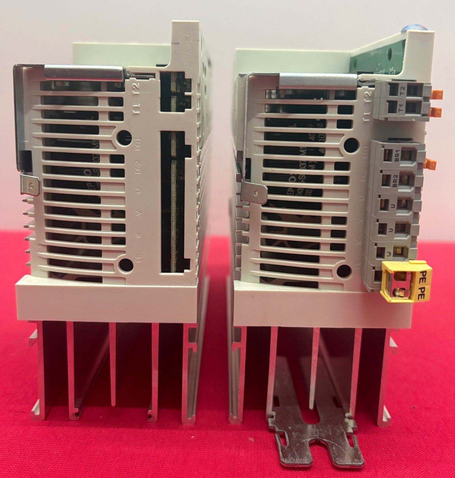 LENZE E82EV751_4C VECOR 8200 CONTROLLED FREQUENCY DRIVE INVERTER - 1 LOT QTY 2
