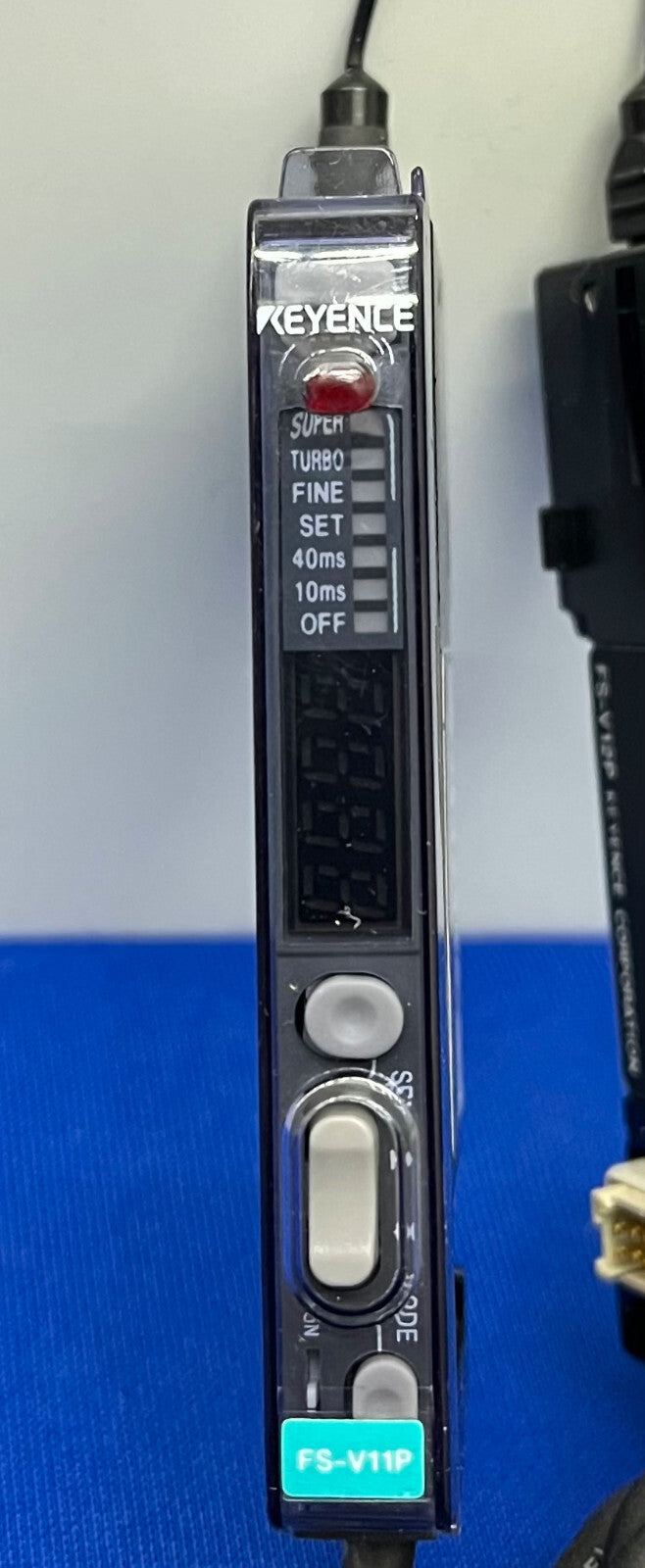 KEYENCE FS-V11-P PHOTOELECTRIC AMPLIFIER  & FS-V12-P FIBER OPTIC AMPLIFIER