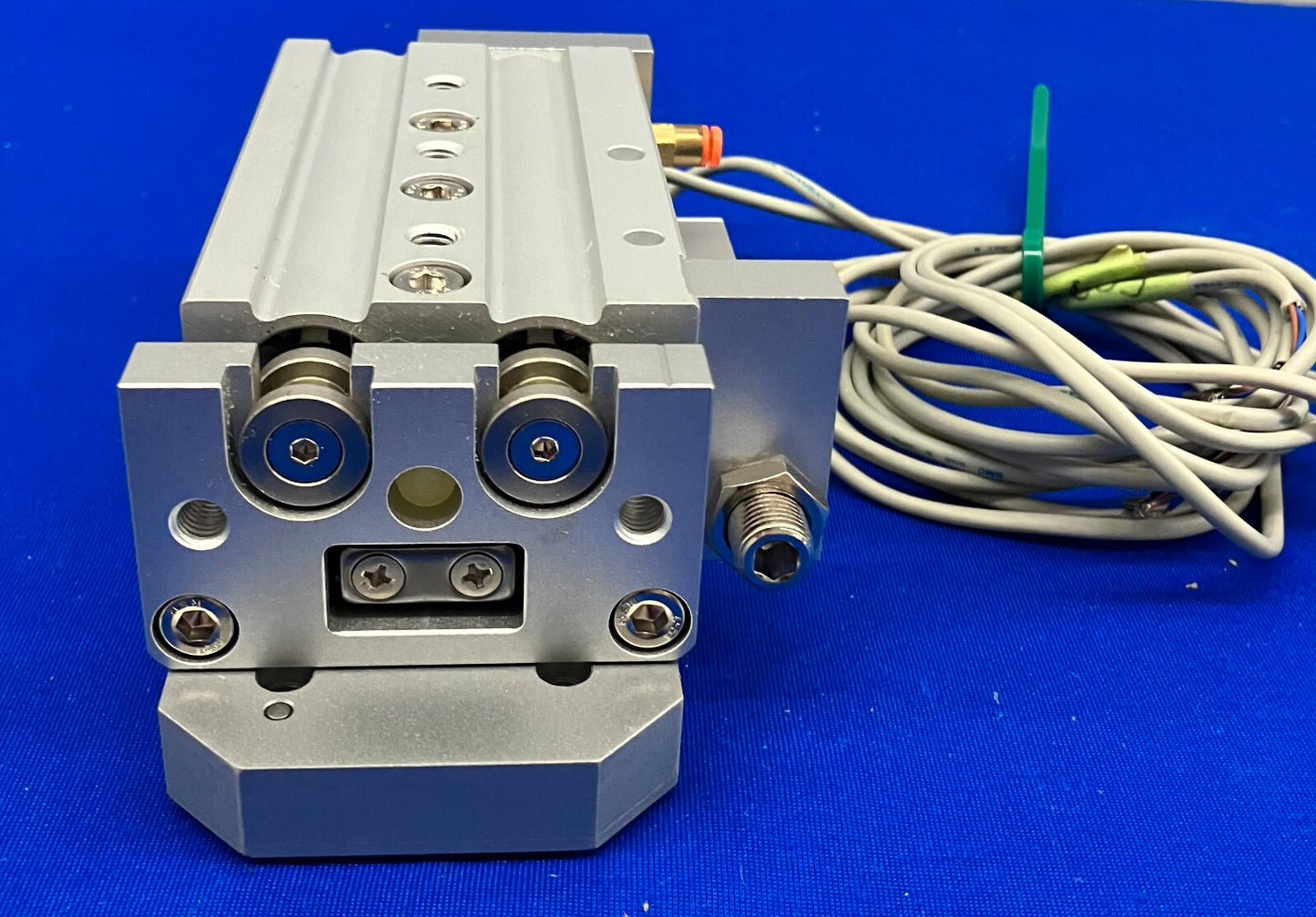 PRESSE À COULISSEAU DE TABLE SMC MXS16-50