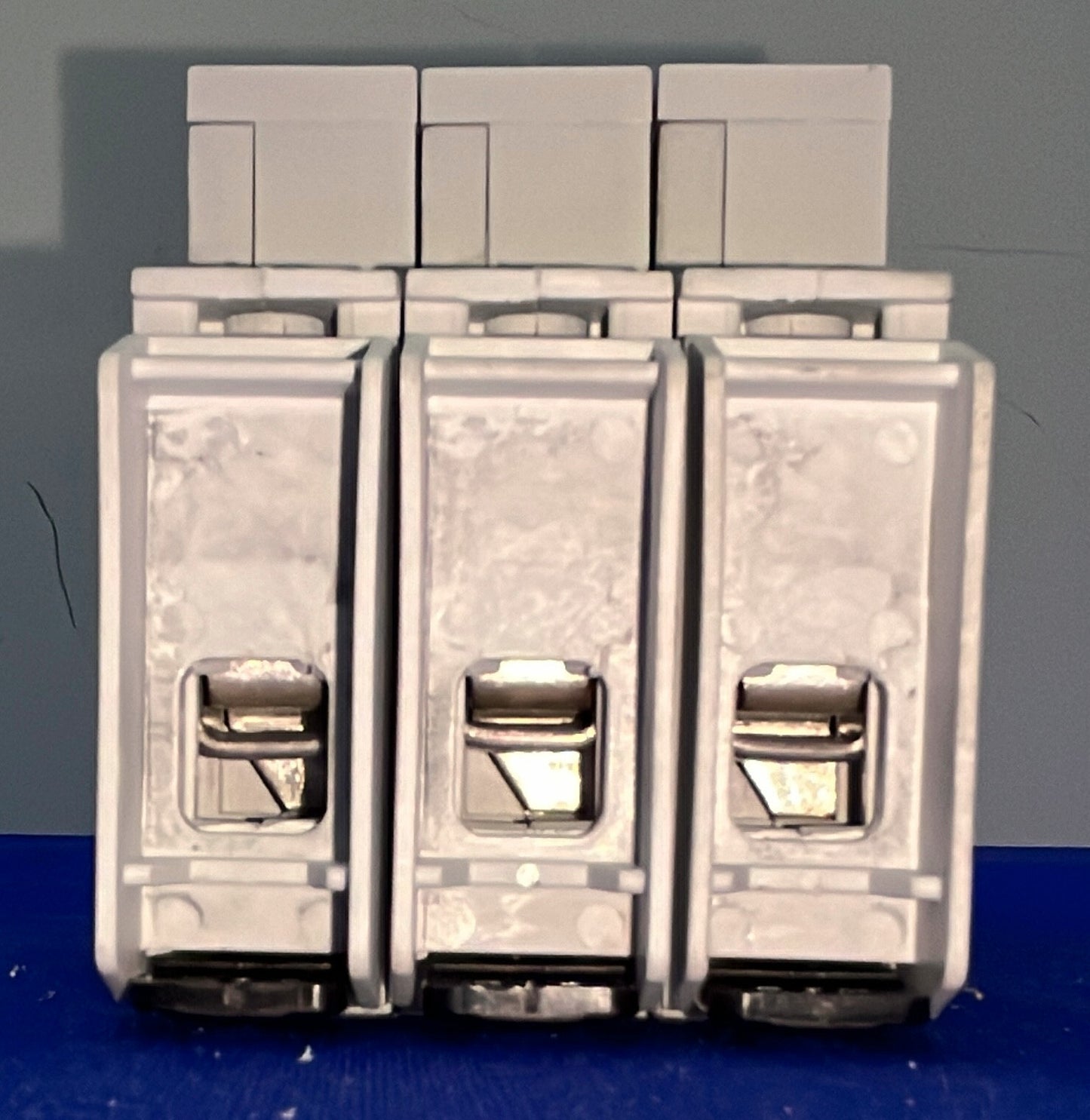 CUTLER-HAMMER WMTC1003 CIRCUIT BREAKER 3 AMP - 1 LOT QTY 3