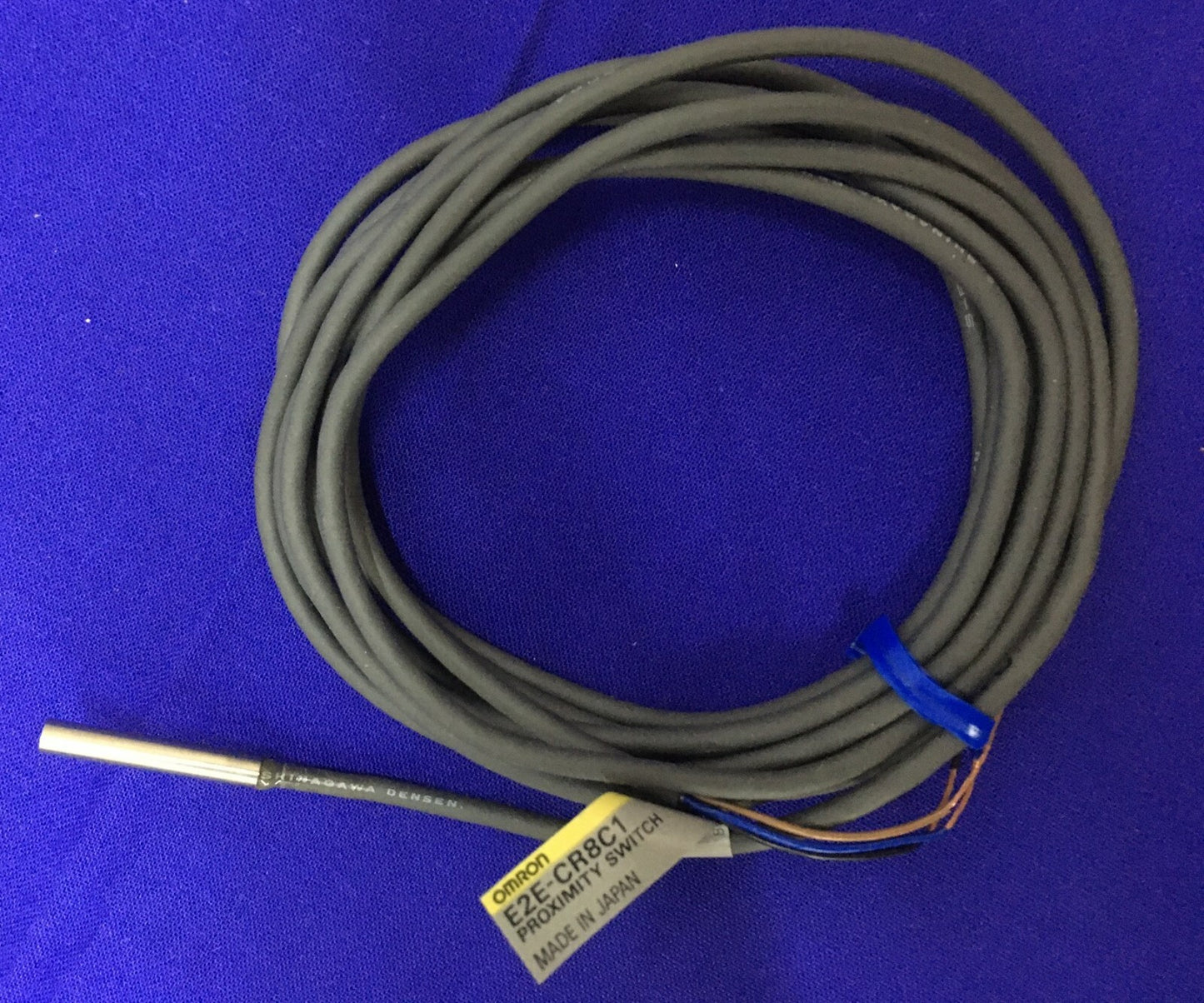 INTERRUTTORE DI PROSSIMITÀ OMRON E2E / E2E-CR8C1 / E2ECR8C1 CAVO DA 2 m VOLT 12 A 24 VDC 
