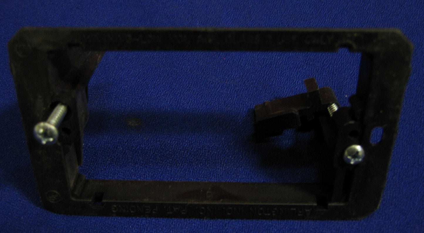 ARLINGTON INDUSTRIES MONTAGEPLATTE FÜR WÄNDE, 1/4" - 1" DICK - PAKET MIT 4 STÜCK