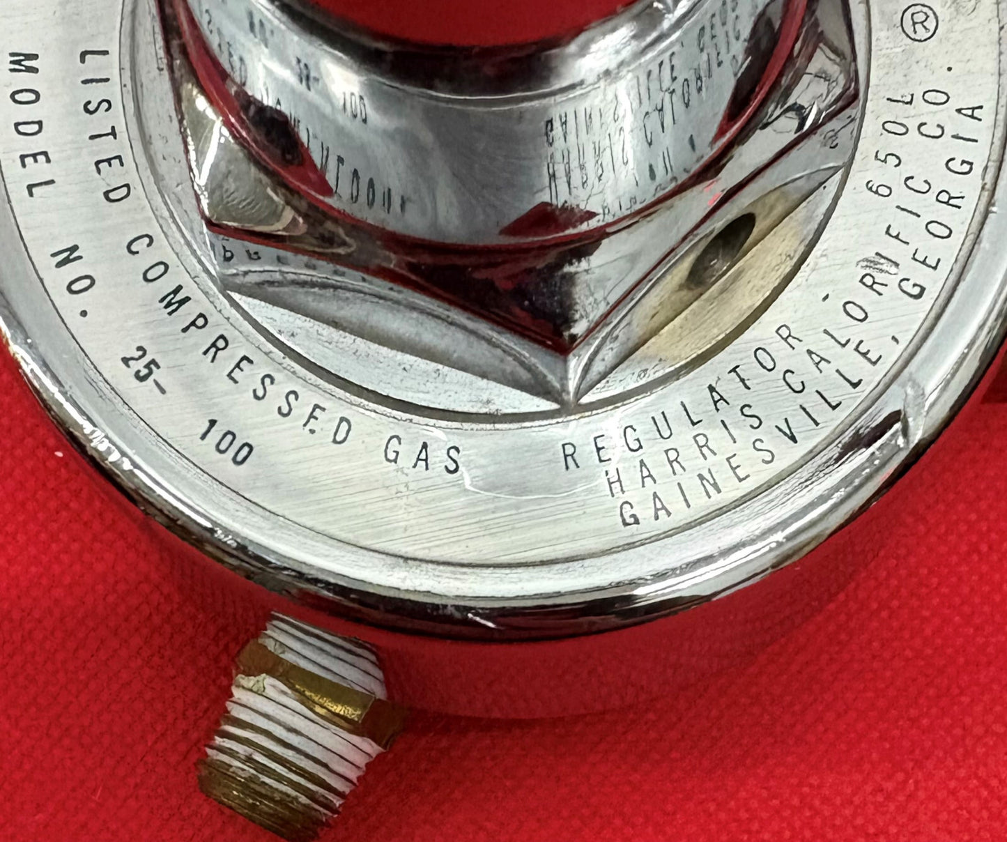 HARRIS  25-100  PRESSURE COMPRESSED GAS REGULATOR  650L  WITH  2 USG GAUGES
