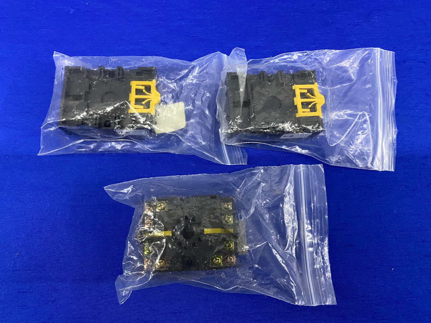 OMRON 2CF-11 / 54051230 PRESA DI COLLEGAMENTO PRESA - 1 LOTTO QTY 3