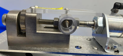 DISPOSITIVI PER CAMERE BIANCHE ESPANSORE PER TUBI CRD200 CON BASE IN ACCIAIO INOX E PEDALE