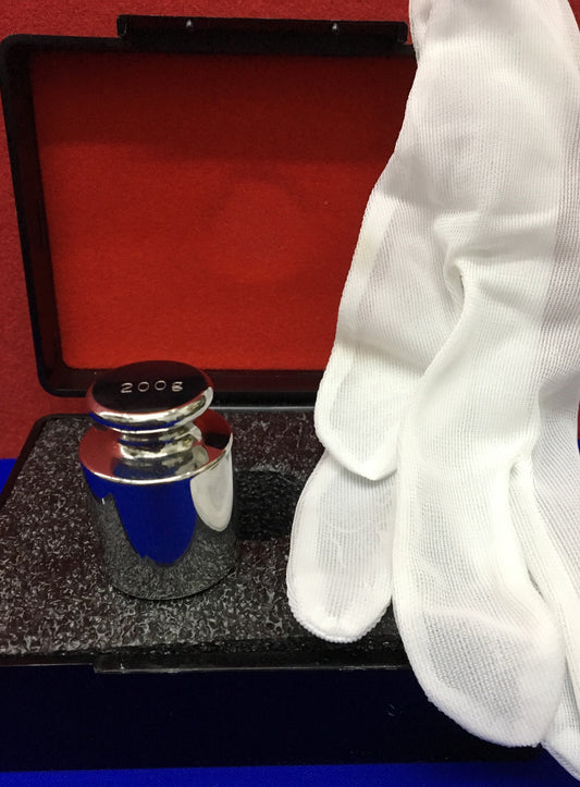 OHAUS 200g WEIGHT WITH CASE & GLOVE