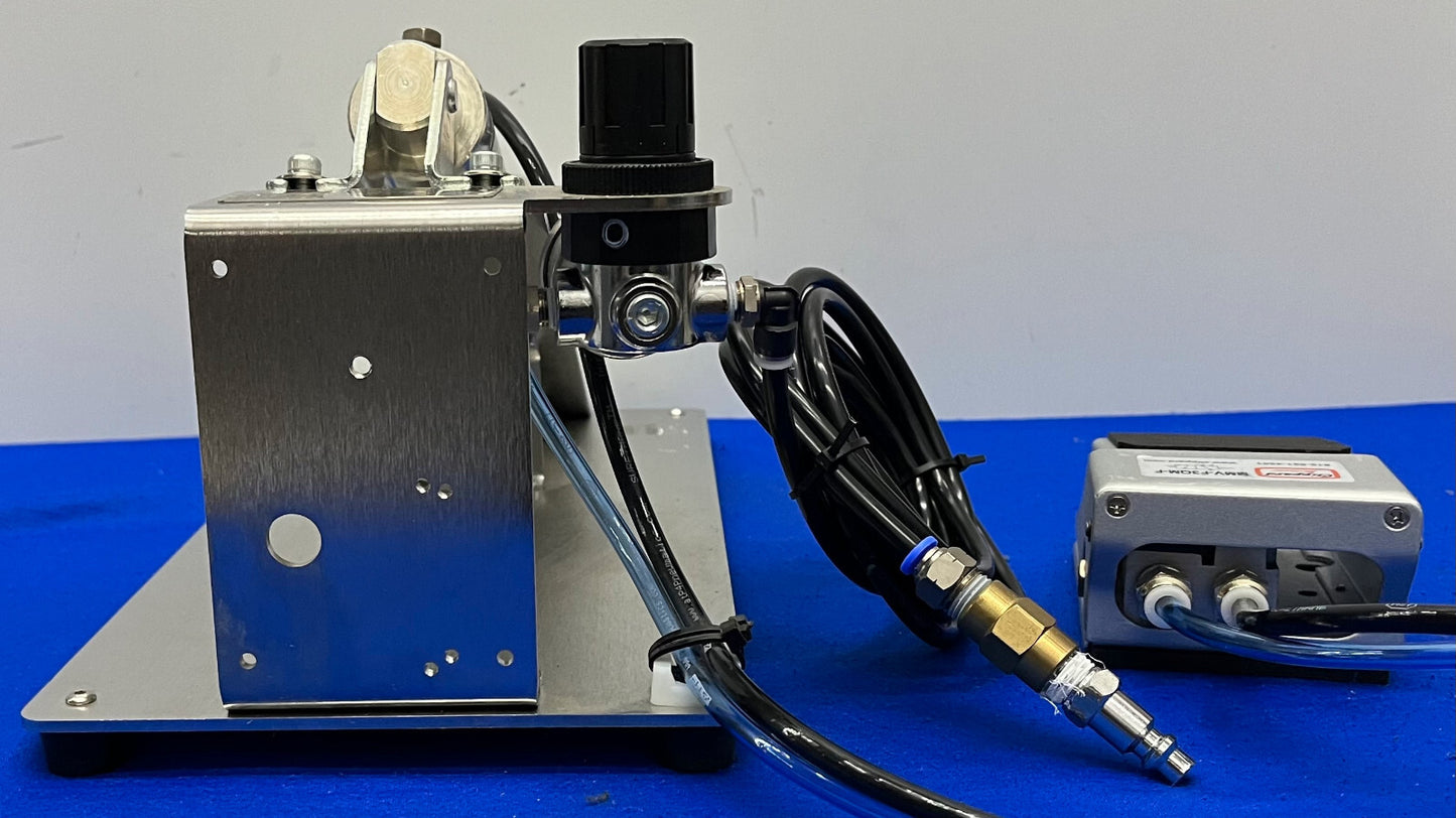 DISPOSITIVI PER CAMERE BIANCHE ESPANSORE PER TUBI CRD200 CON BASE IN ACCIAIO INOX E PEDALE