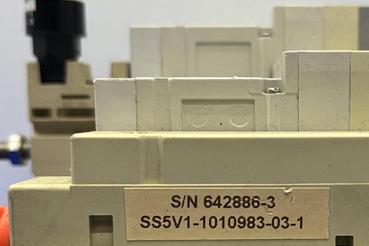SMC SS5V1-1010983-03-1 GRUPPO BLOCCO COLLETTORE VALVOLA STAZIONE QTY 14 SV1100-5FU 